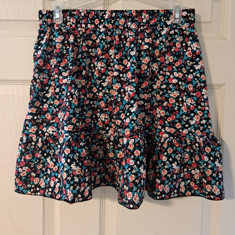 🤑 3/$20 Floral Ruffle Skirt